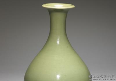 图片[2]-Yuhuchun vase in celadon glaze. Longquan ware. Early Ming dynasty (1368-1435)-China Archive